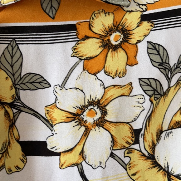 Charlotte Russe Size Small Flower print Blouse - Picture 6 of 12